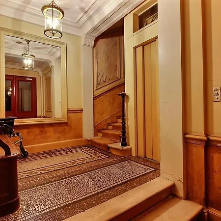 Parisian I 390 I 1 I Odeon Apartment